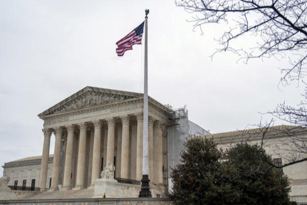 美最高法院就政府关税政策合法性展开辩论 